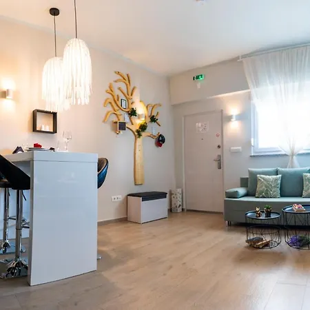 M - Seaview With Sunny Terrace Daire *