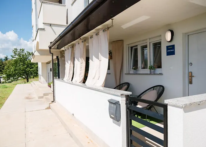 M - Seaview With Sunny Terrace شقة كاستاف